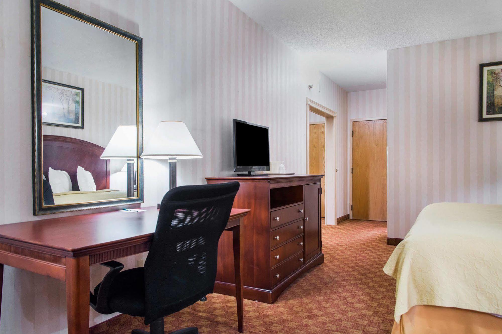 Quality Inn & Suites Miamisburg - Dayton South Exterior foto